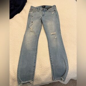 NWT Abercrombie Harper ankle jean, distressed light wash size 26